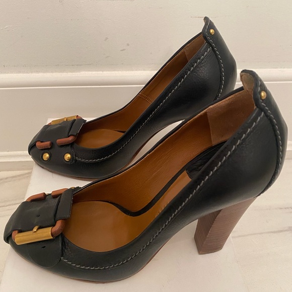 Chloe cross buckle black pumps size 6.5 EUC - Picture 2 of 3